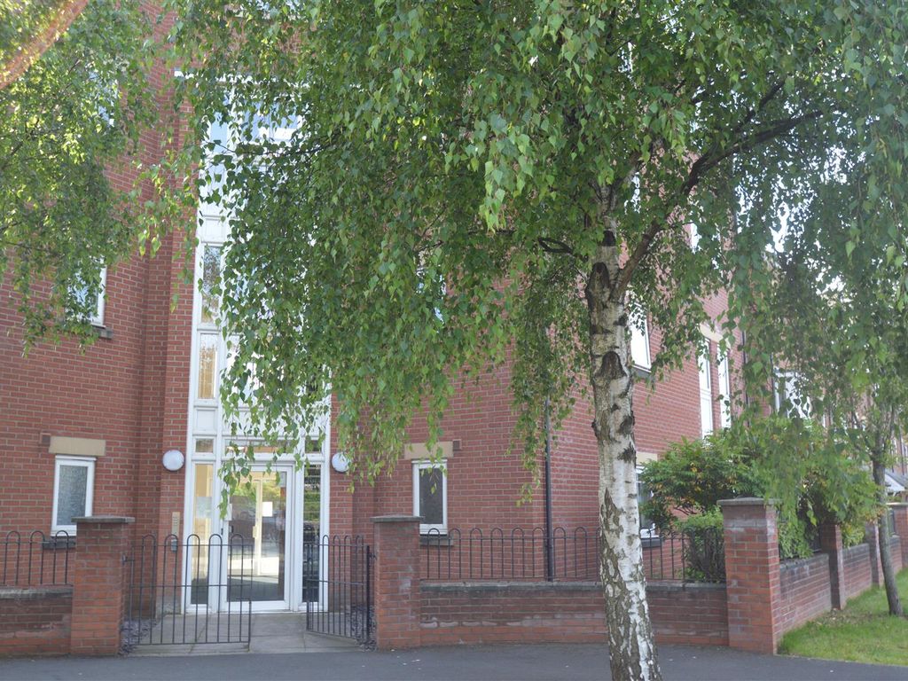 2 bed flat to rent in Chorlton Road, Manchester M15, £1,100 pcm