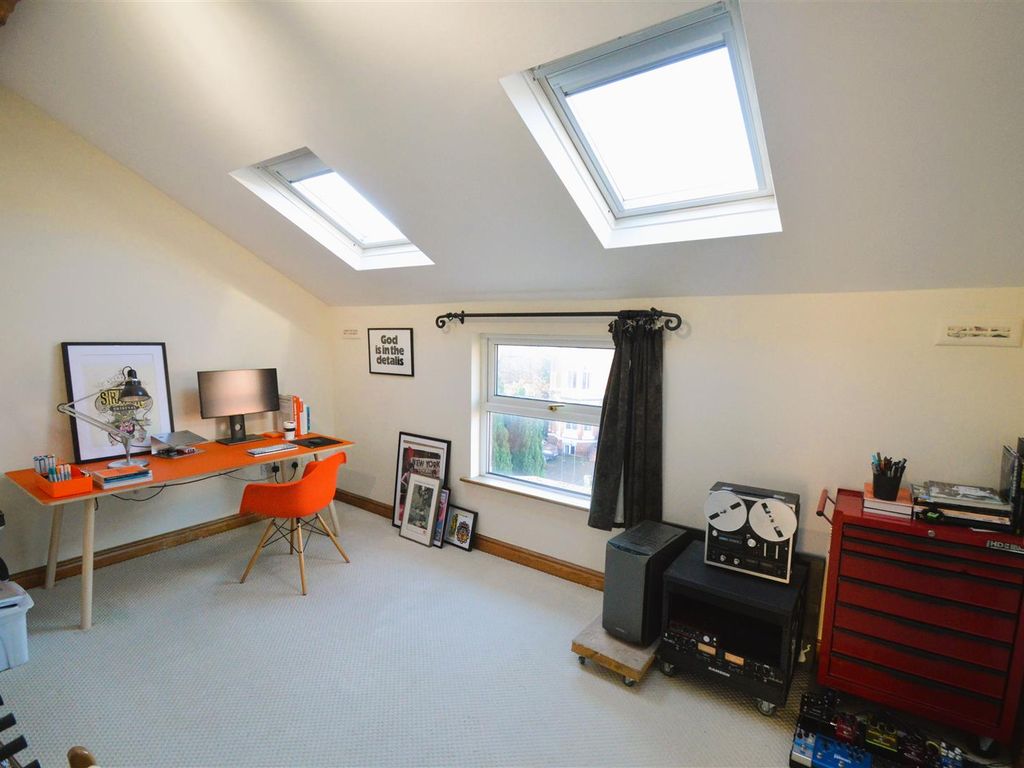 2 bed flat to rent in Whitelow Road, Chorlton Cum Hardy, Manchester M21, £975 pcm