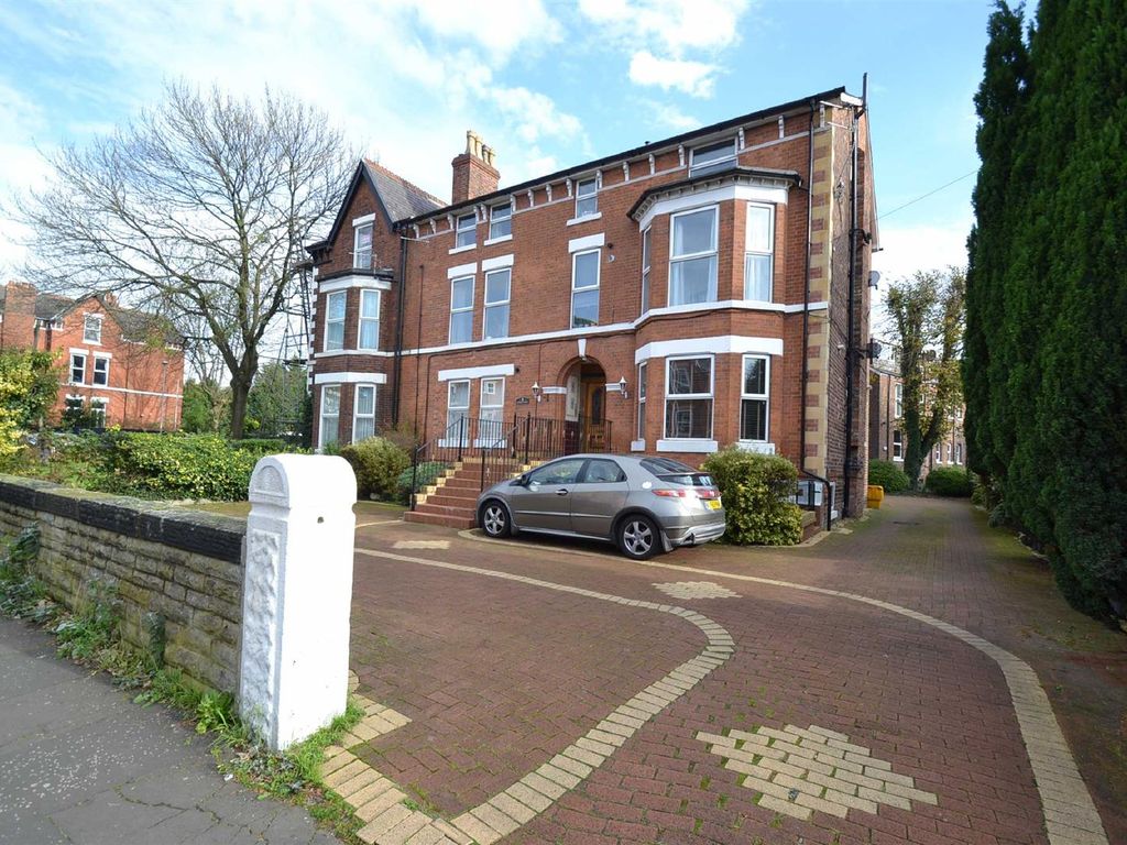 2 bed flat to rent in Whitelow Road, Chorlton Cum Hardy, Manchester M21, £975 pcm
