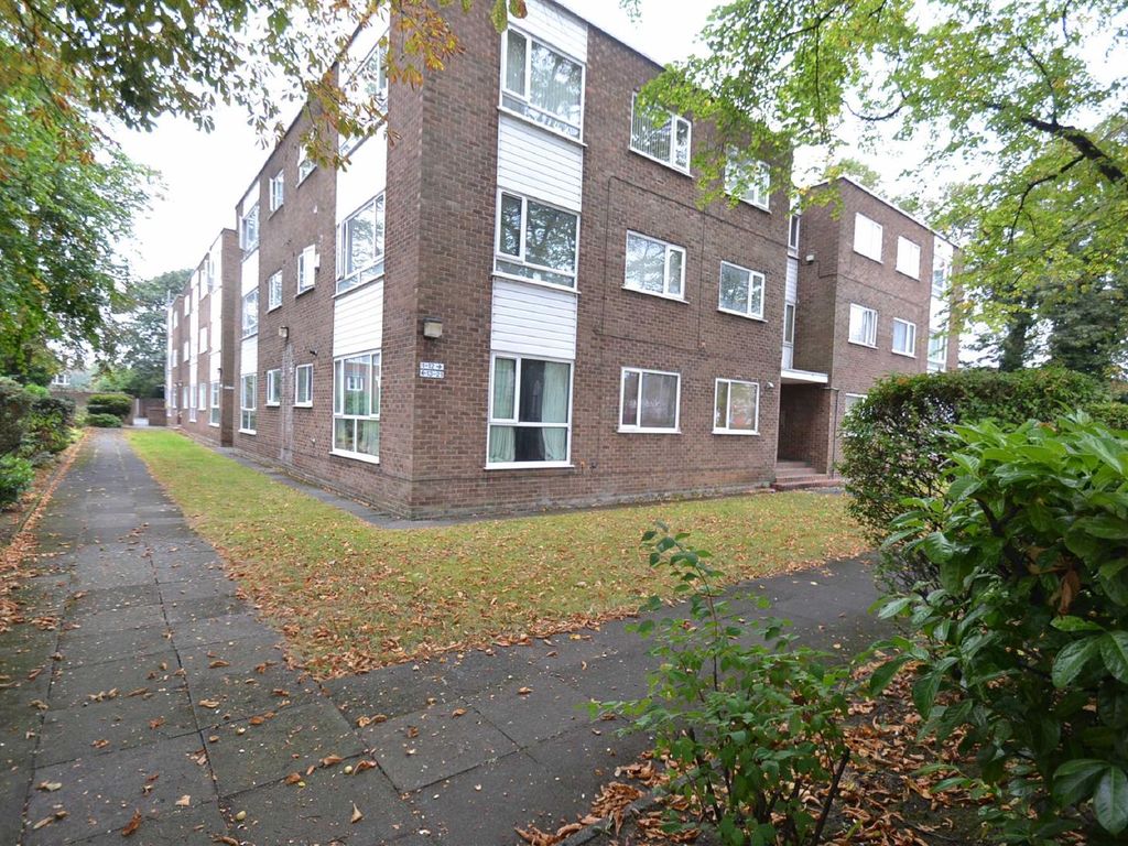 2 bed flat to rent in Manchester Road, Chorlton Cum Hardy, Manchester M16, £950 pcm