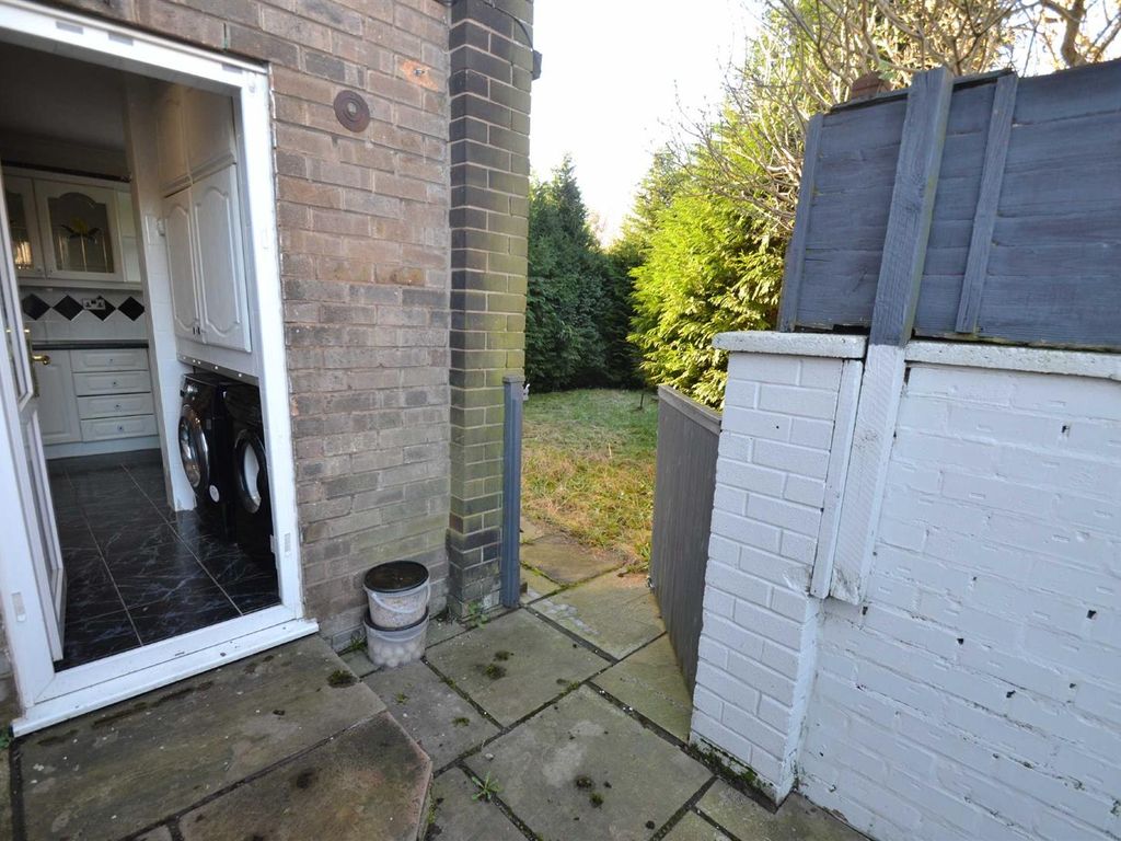 2 bed terraced house to rent in Kelsall Road, Cheadle SK8, £1,100 pcm