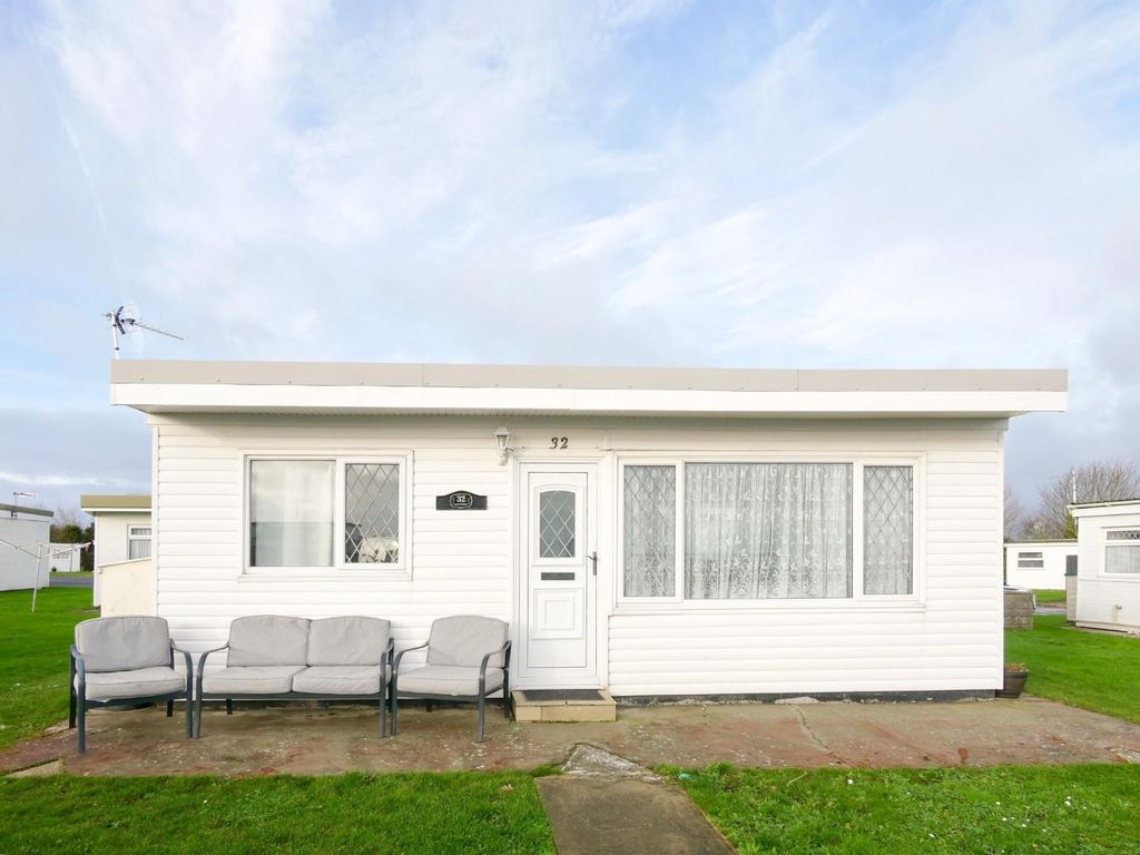 2 bed mobile/park home for sale in Lavernock Point, Lavernock, Penarth CF64, £45,000