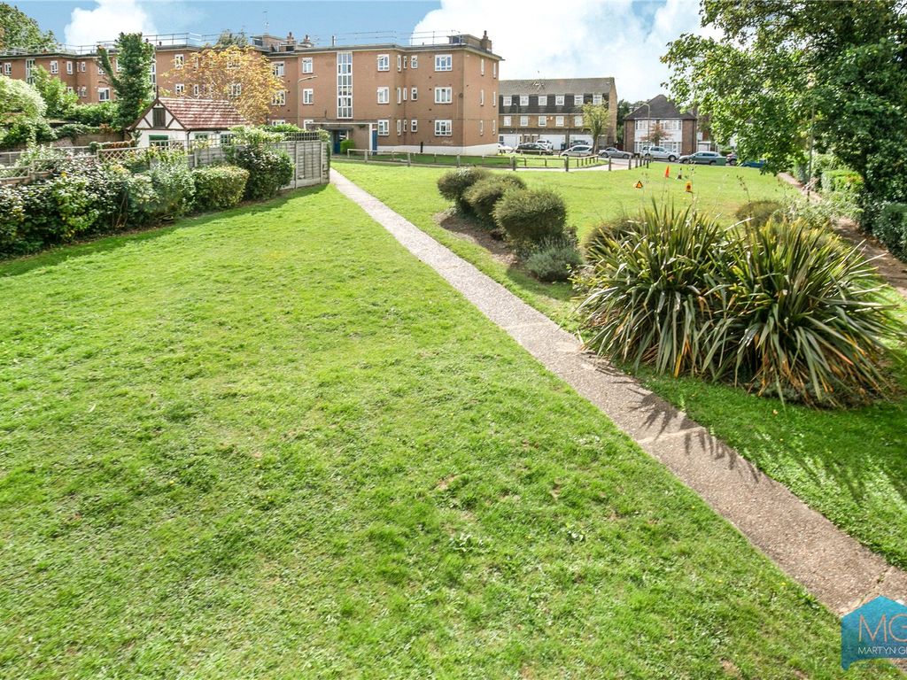 3 bed flat to rent in Grosvenor Court, Grosvenor Road, Finchley, London N3, £1,950 pcm