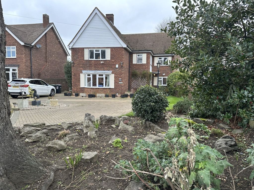 4 bed detached house for sale in London Road, Biggleswade SG18, £715,000