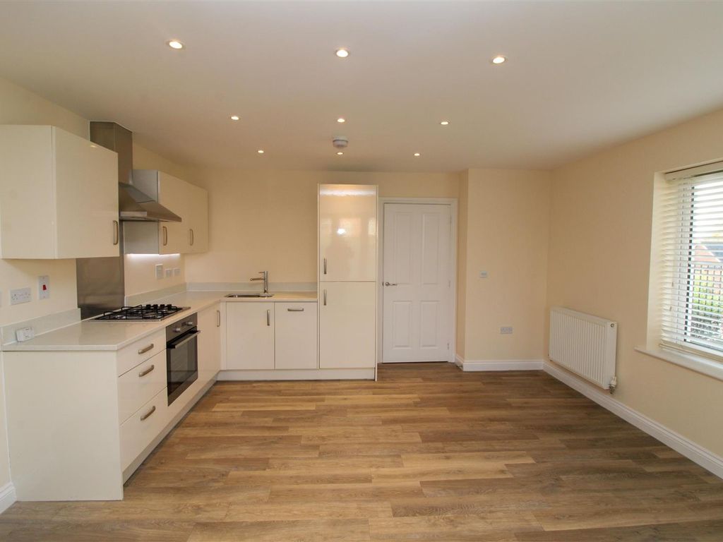 2 bed maisonette for sale in Allamand Close, Church Crookham, Fleet GU52, £250,000