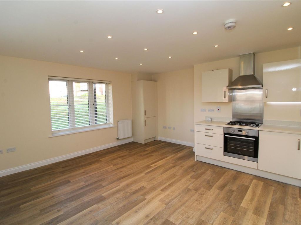 2 bed maisonette for sale in Allamand Close, Church Crookham, Fleet GU52, £250,000