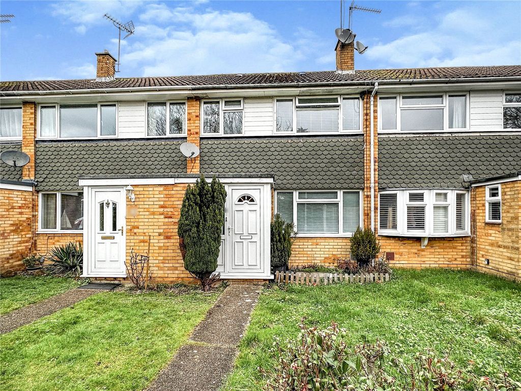 3 bed terraced house to rent in Woodbridge Road, Tilehurst, Reading, Berkshire RG31, £1,500 pcm