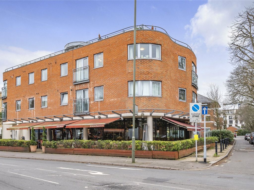 2 bed flat for sale in Hersham Road, Walton-On-Thames KT12, £340,000