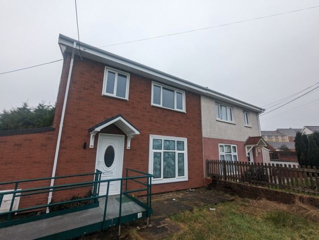 3 bed semi-detached house to rent in Parc Wern, Neath, Skewen SA10, £950 pcm