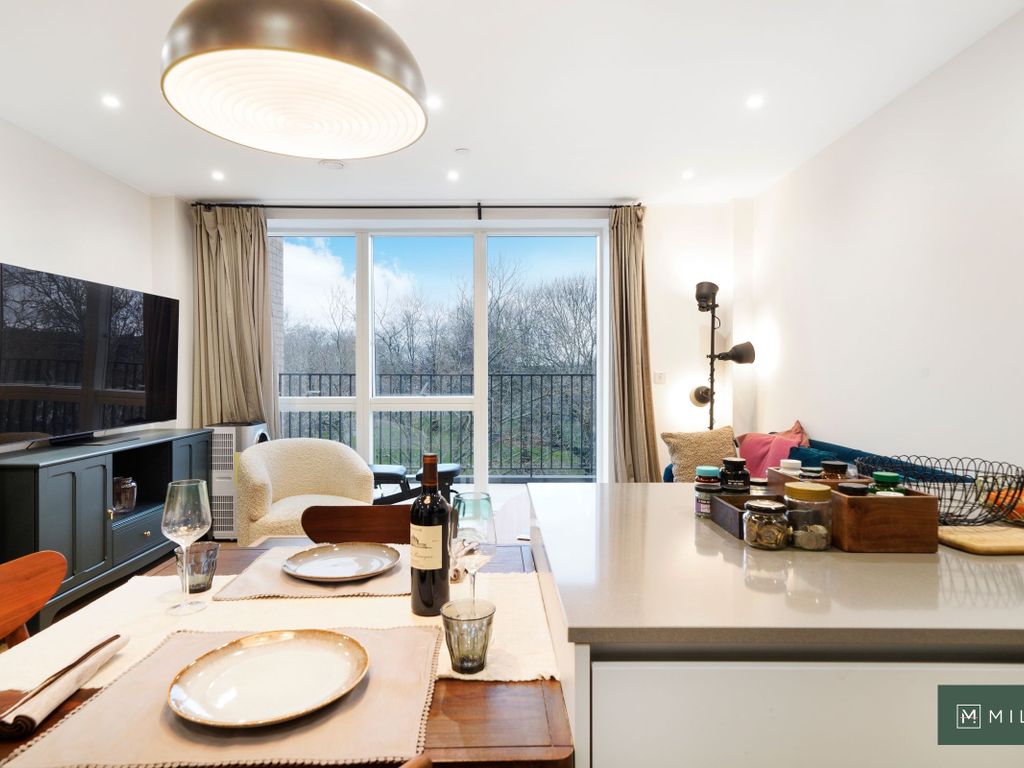 2 bed flat for sale in Third Avenue, North Ken W10, £750,000