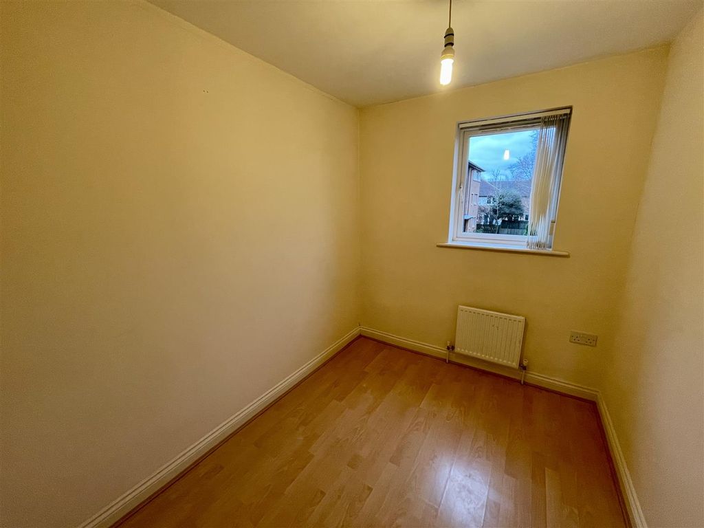 2 bed flat for sale in Haven Gardens, Darlington DL1, £80,000