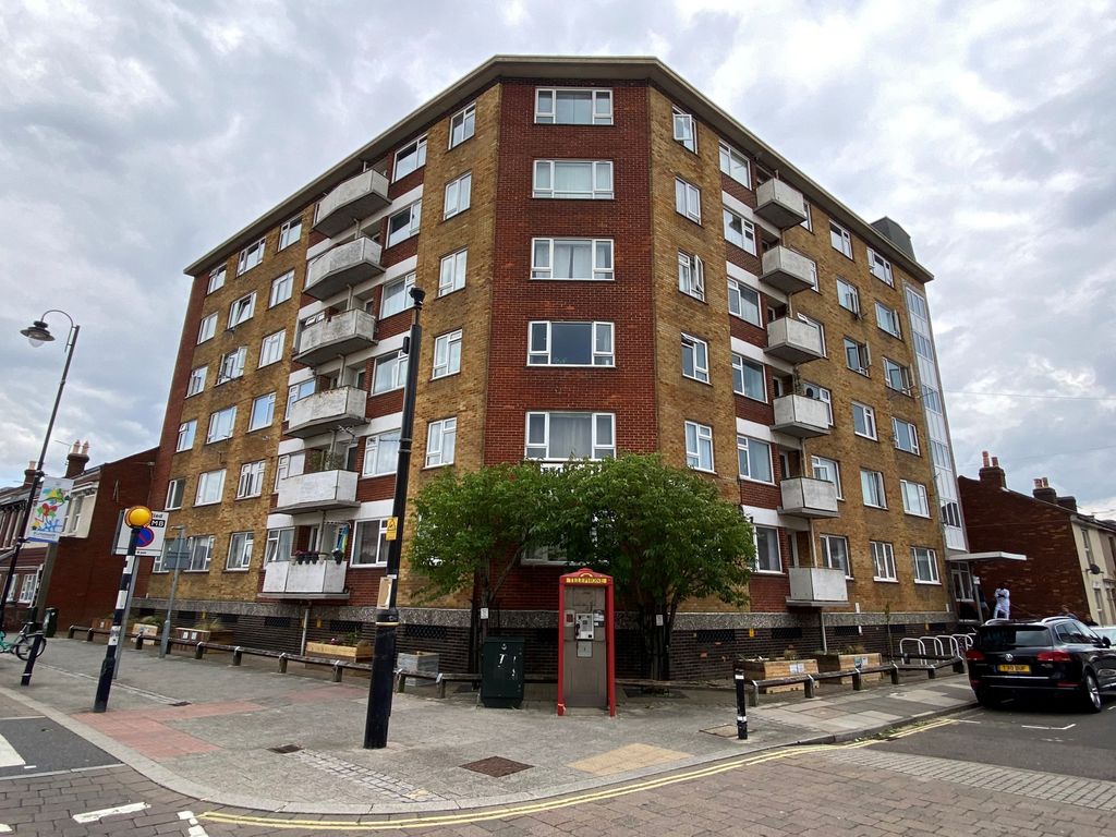 2 bed flat for sale in Bramble Road, Southsea PO4, £149,995
