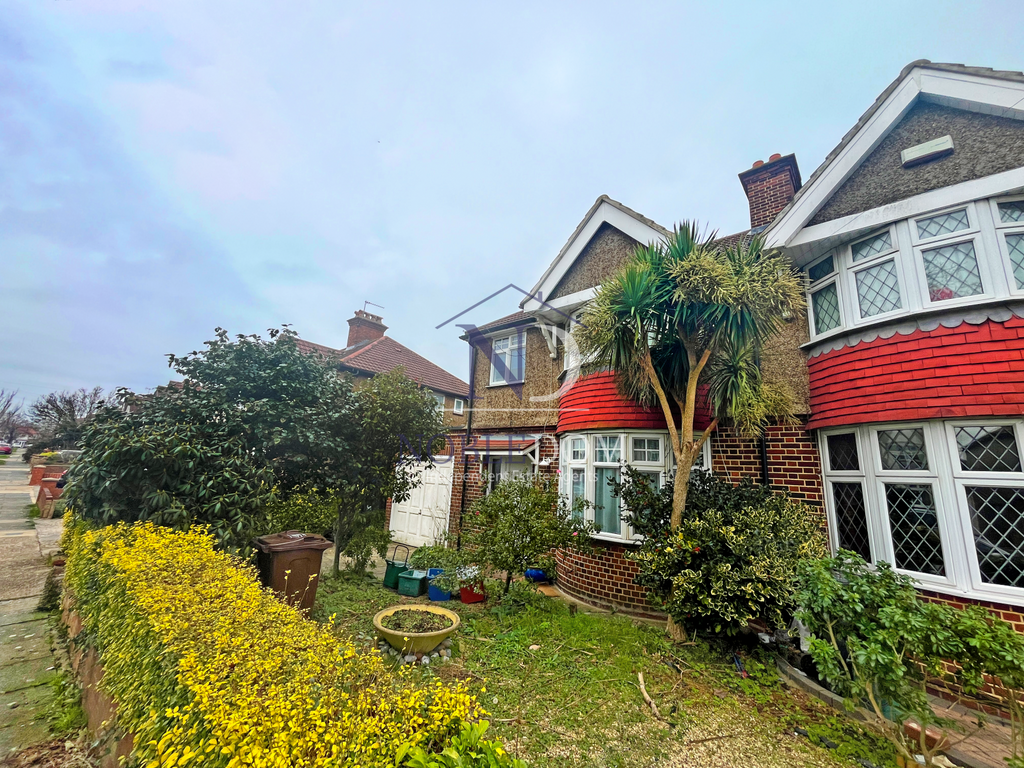 3 bed semi-detached house to rent in Blossom Waye, Heston, Hounslow TW5, £2,400 pcm