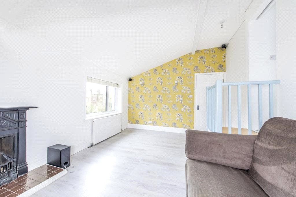 2 bed flat for sale in Ambleside Avenue, London SW16, £400,000