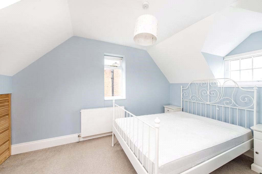 2 bed flat for sale in Ambleside Avenue, London SW16, £400,000
