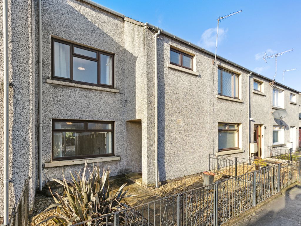3 bed terraced house for sale in Beauly Court, Grangemouth FK3, £100,000
