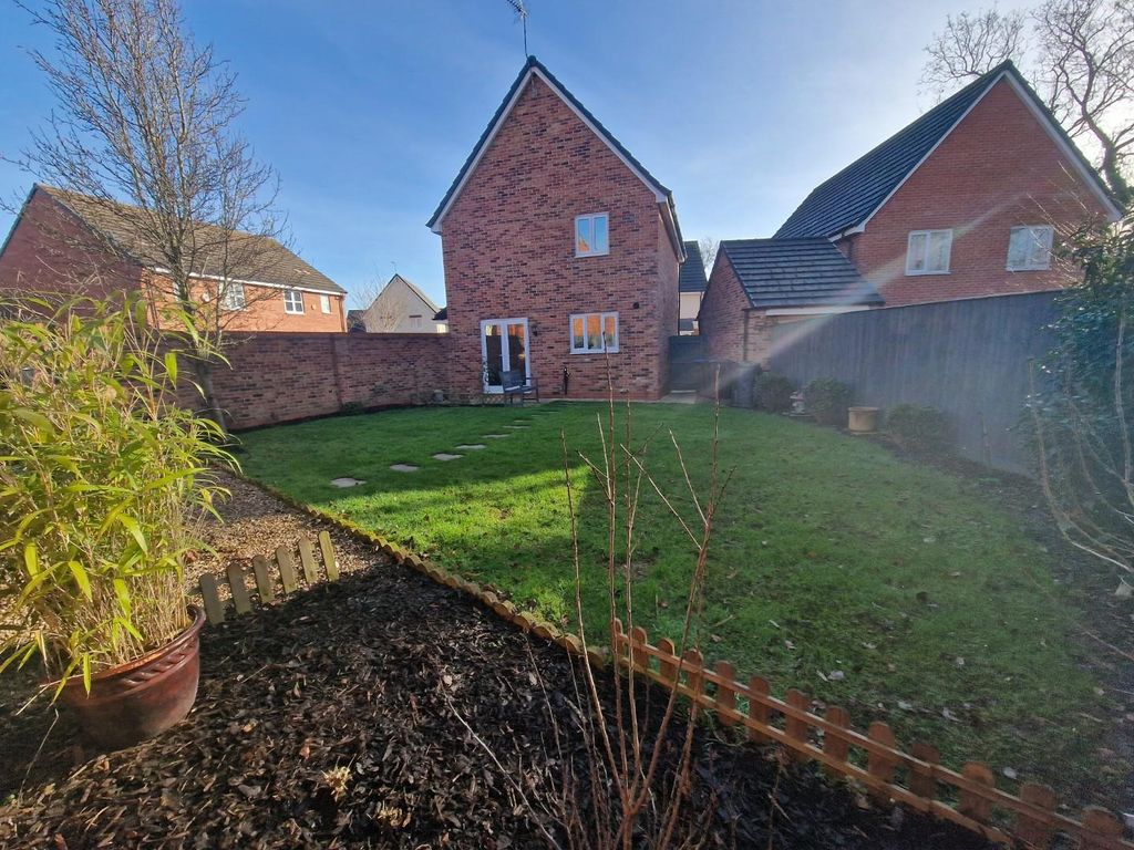 3 bed detached house for sale in Teeswater Close, Long Lawford, Rugby CV23, £295,000