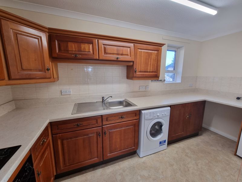 1 bed property to rent in Cavendish Court, Holmwood Gardens, Wallington SM6, £1,150 pcm