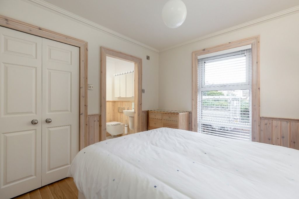 2 bed flat to rent in Lanark Road, Juniper Green, Edinburgh EH14, £1,995 pcm
