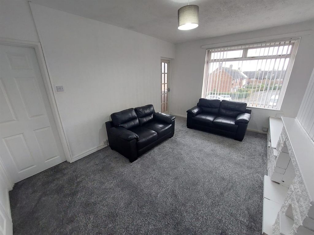 3 bed flat to rent in Rennie Grove, Quinton, Birmingham B32, £1,100 pcm