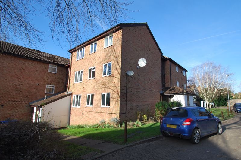 2 bed flat for sale in Chessington Hall Gardens, Chessington KT9, £285,000
