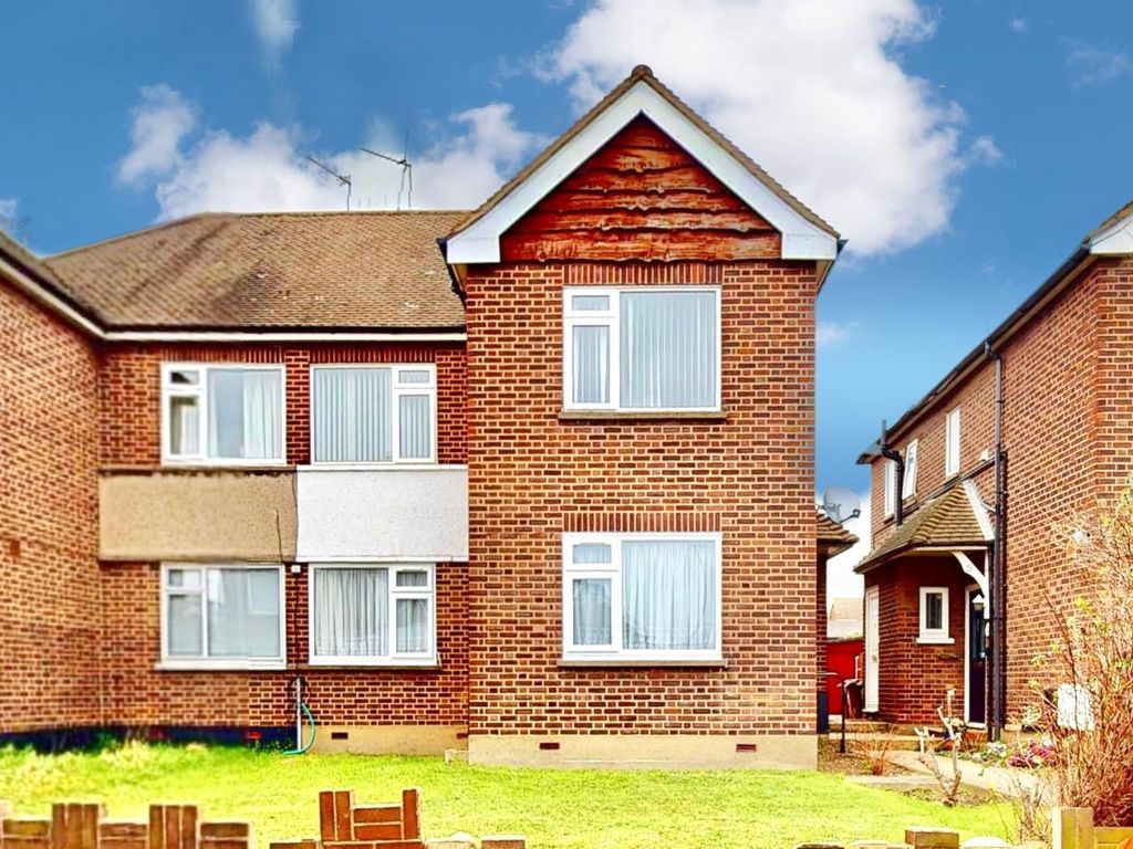 2 bed maisonette for sale in Millbrook Gardens, Chadwell Heath RM6, £275,000