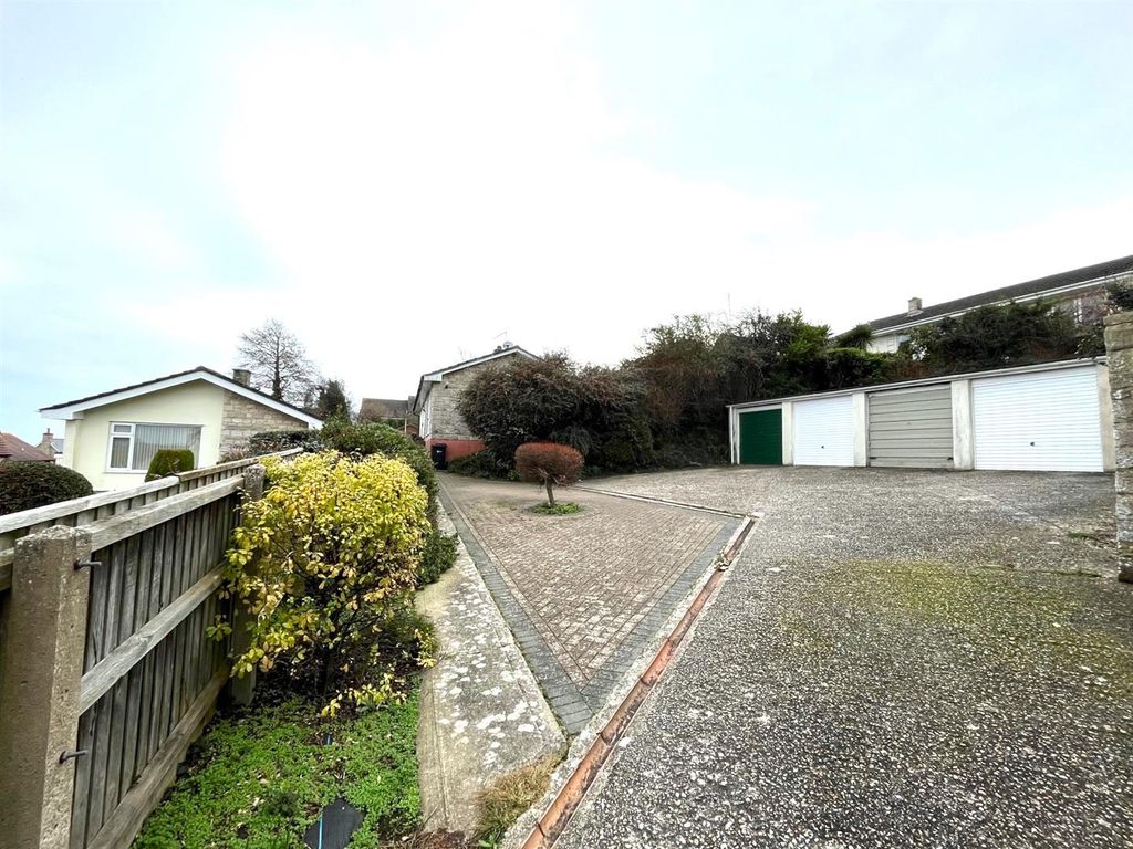 3 bed detached bungalow for sale in Alderbury Close, Swanage BH19, £425,000
