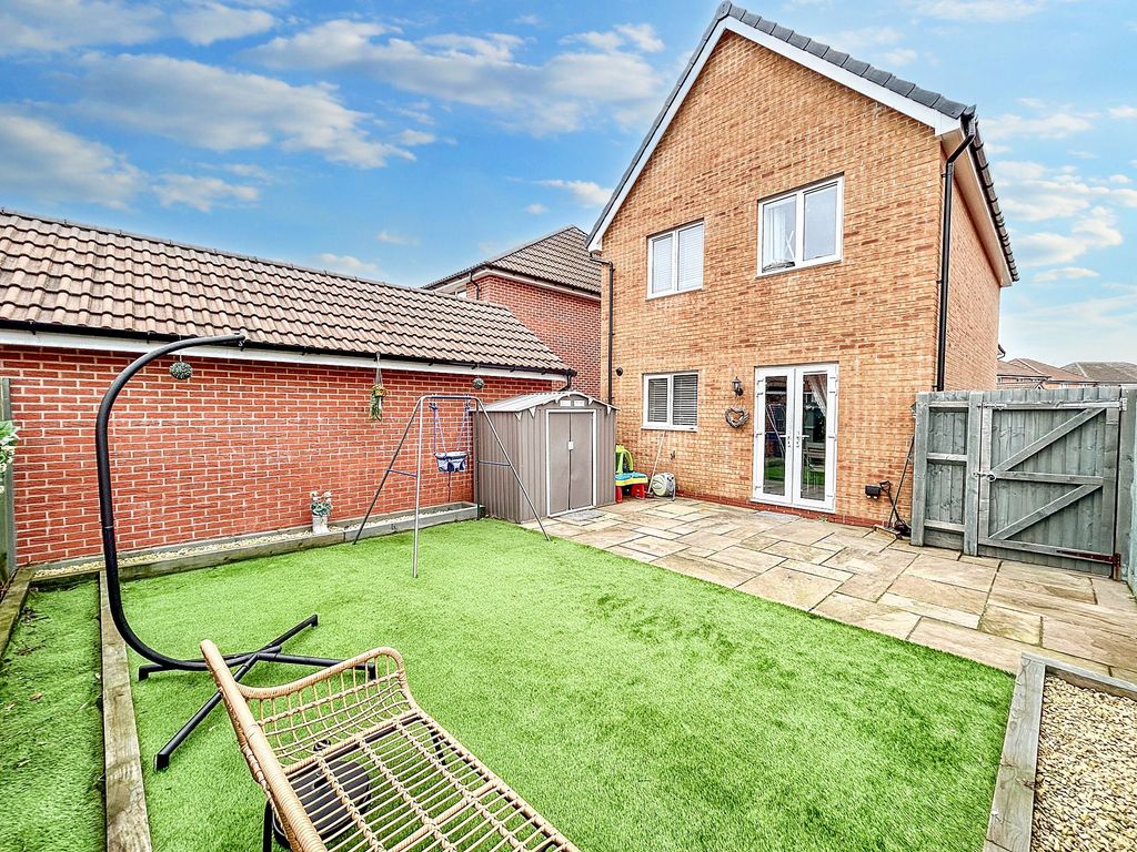 3 bed detached house for sale in Puddlers Row, Rogerstone NP10, £300,000