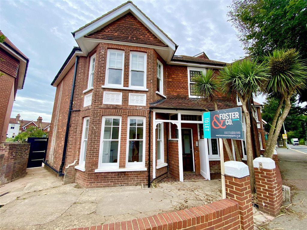 Studio to rent in Dyke Road, Hove BN3, £750 pcm