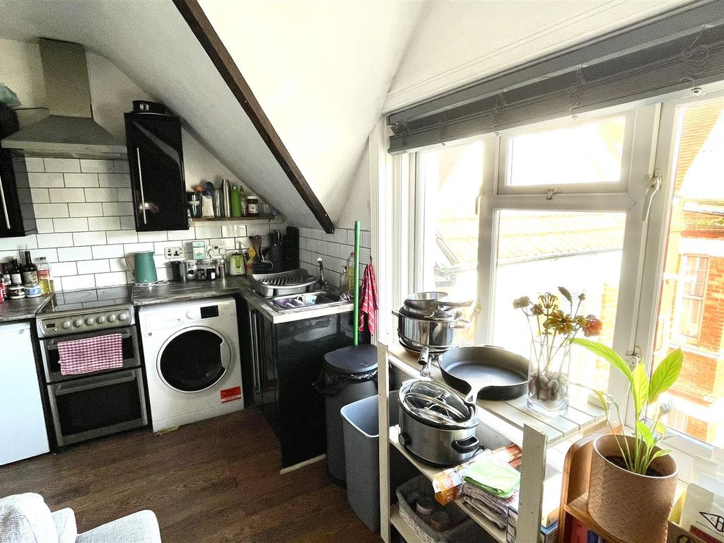 1 bed flat for sale in Windsor Road, Boscombe, Bournemouth BH5, £120,000