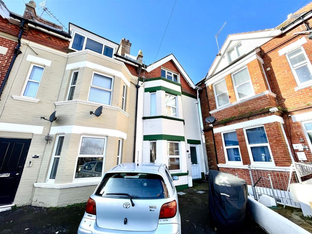 1 bed flat for sale in Windsor Road, Boscombe, Bournemouth BH5, £120,000