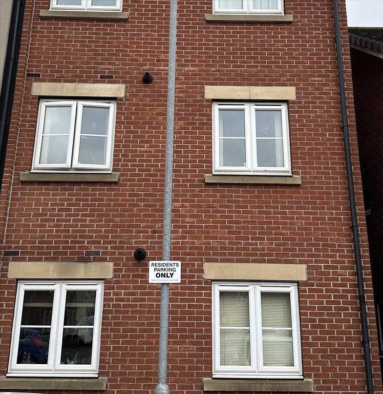 2 bed flat for sale in Pintail Close, Scunthorpe DN16, £95,000