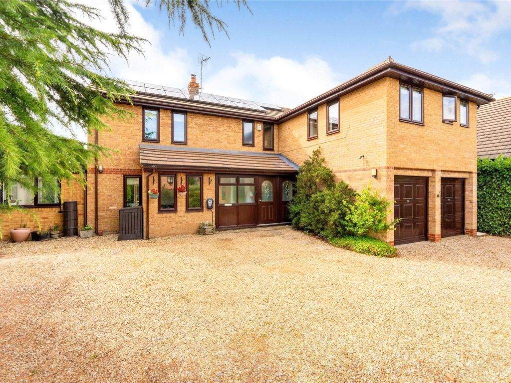 5 bed detached house for sale in Redvers Gate, Bolbeck Park, Milton Keynes, Buckinghamshire MK15, £700,000