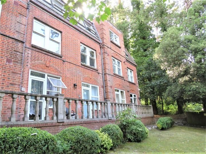 Studio to rent in 28 Braidley Road, Bournemouth, Dorset BH2, £600 pcm