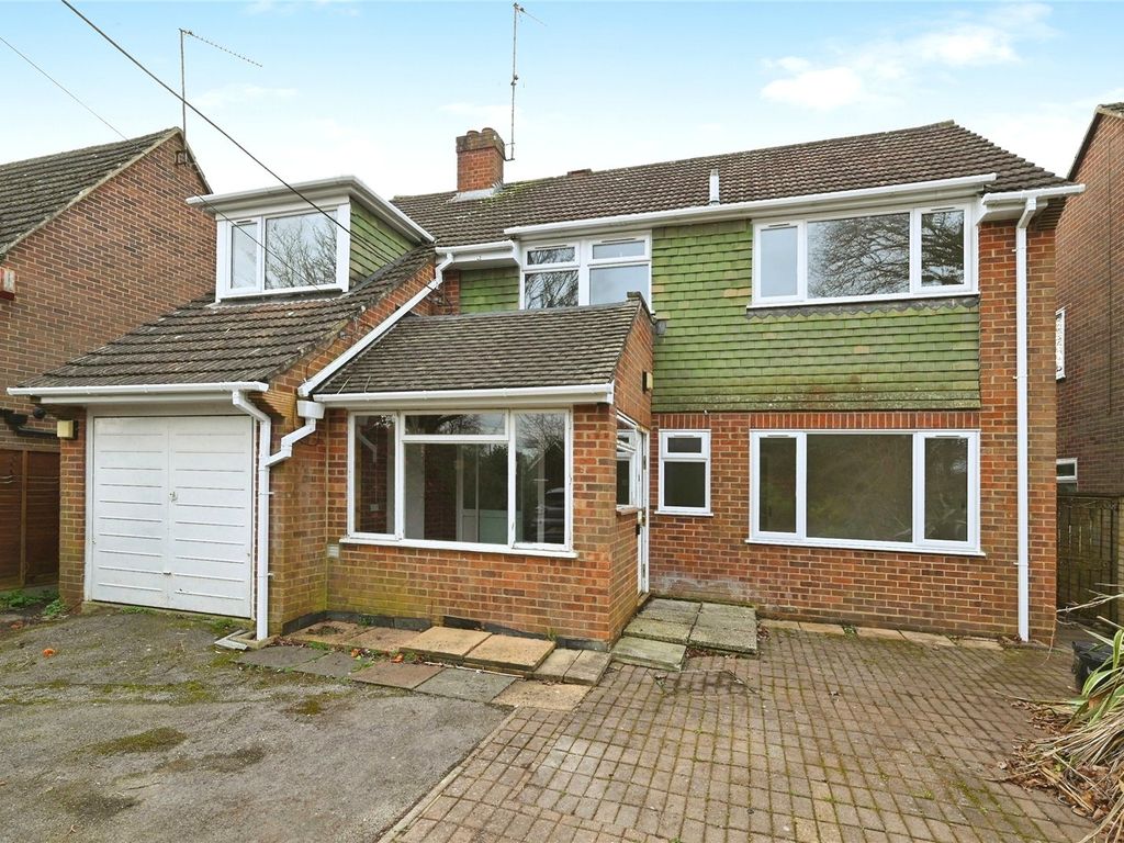 4 bed detached house for sale in Barkham Ride, Finchampstead, Wokingham, Berkshire RG40, £675,000