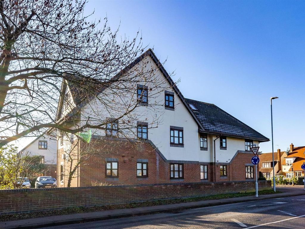 2 bed flat for sale in The Pines, Anthony Road, Borehamwood WD6, £345,000