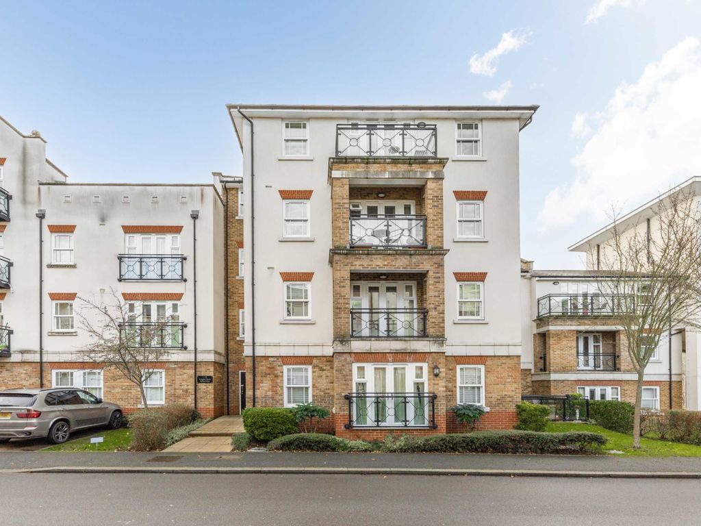 2 bed flat for sale in Holford Way, London SW15, £560,000