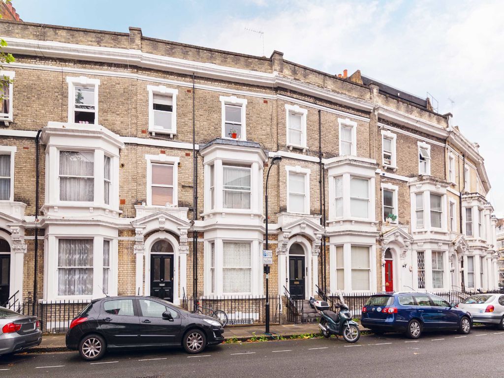 2 bed flat for sale in Beaumont Crescent, London W14, £550,000