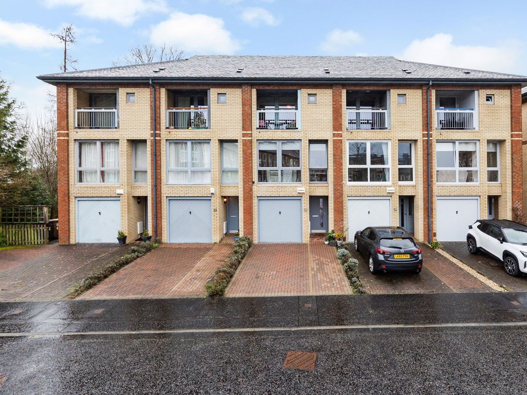 4 bed town house for sale in Hayford Mills, Cambusbarron FK7, £280,000