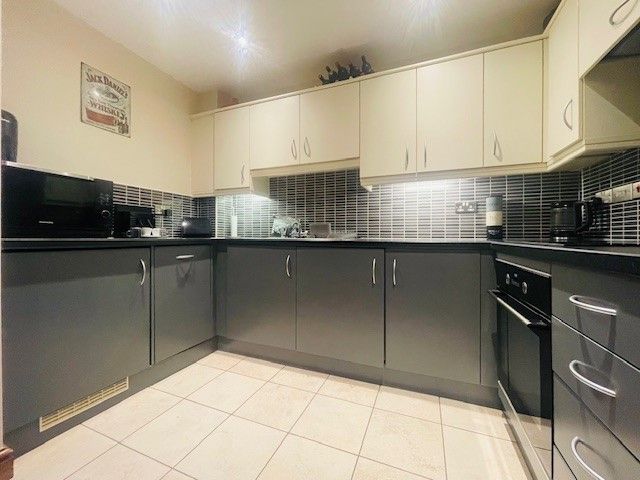 2 bed flat for sale in Coppice Rise, Chapeltown, Sheffield S35, £145,000