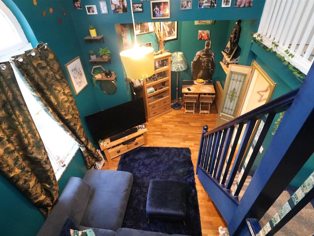 1 bed flat for sale in Silver Street, Trowbridge BA14, £105,000