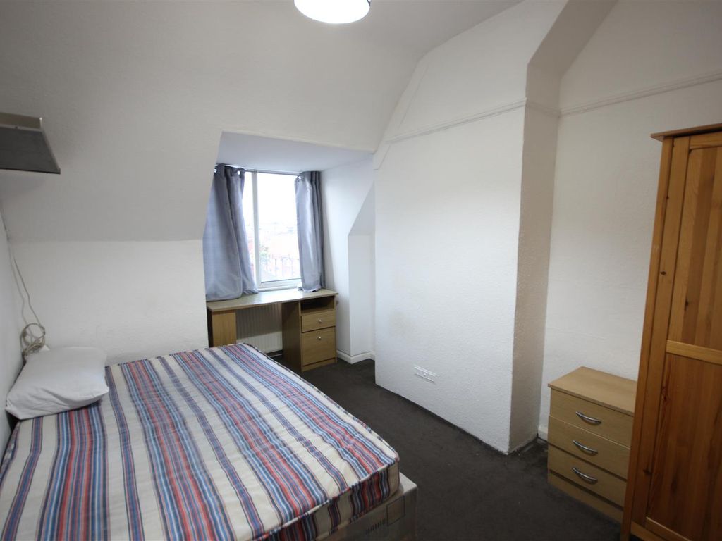 Room to rent in Watling Avenue, Burnt Oak, Edgware HA8, £750 pcm