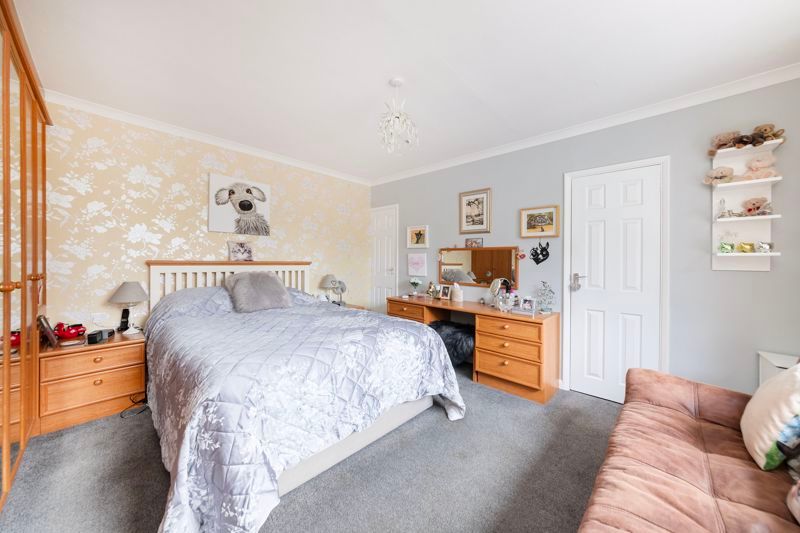 2 bed detached bungalow for sale in Frilsham Street, Sutton Courtenay, Abingdon OX14, £475,000