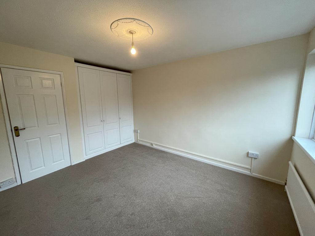 2 bed flat to rent in Stradey Court, Furnace, Llanelli SA15, £695 pcm