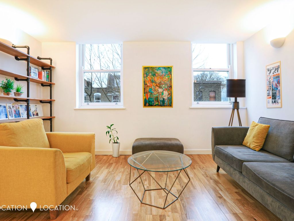 2 bed flat for sale in Stoke Newington High Street, London N16, £450,000