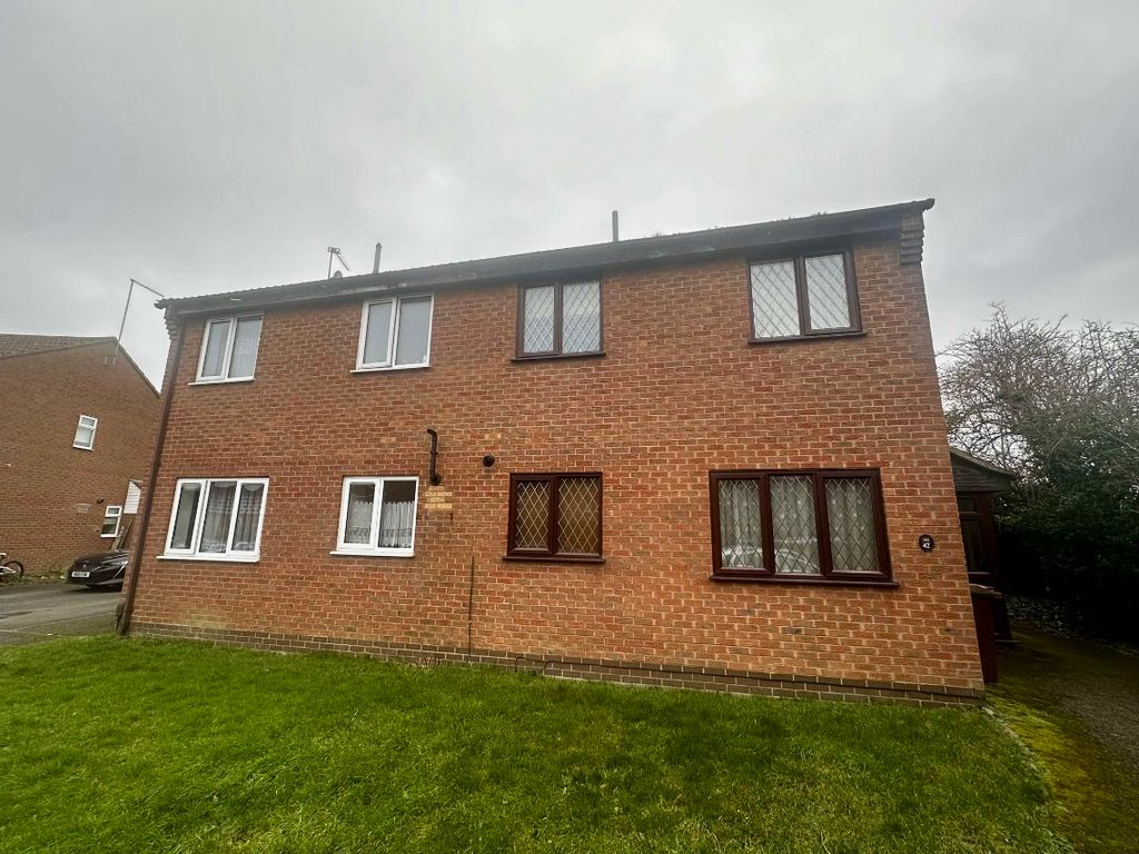 1 bed property to rent in Oakgrove Place, Wootton, Northampton NN4, £800 pcm