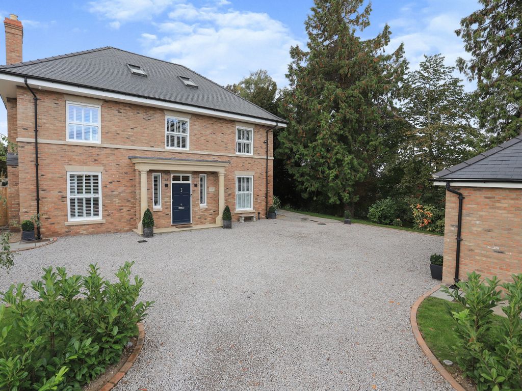 5 bed detached house to rent in The Groves, Pocklington, York YO42, £4,000 pcm