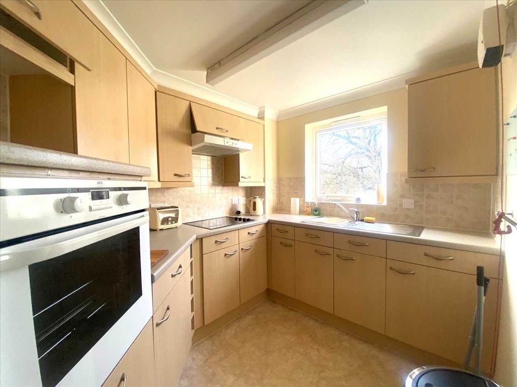1 bed property for sale in Coachman Court, Ashingdon Road, Rochford SS4, £80,000