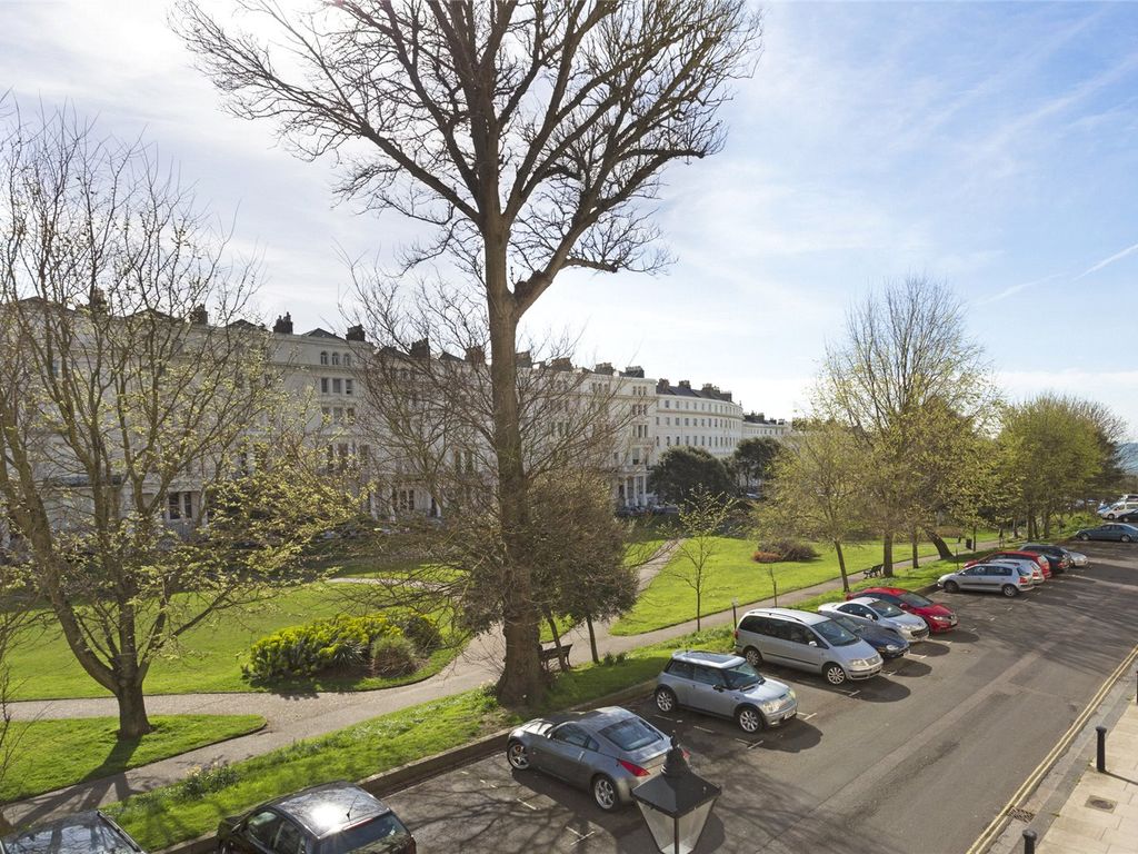 2 bed flat to rent in Palmeira Square, Hove, East Sussex BN3, £2,000 pcm
