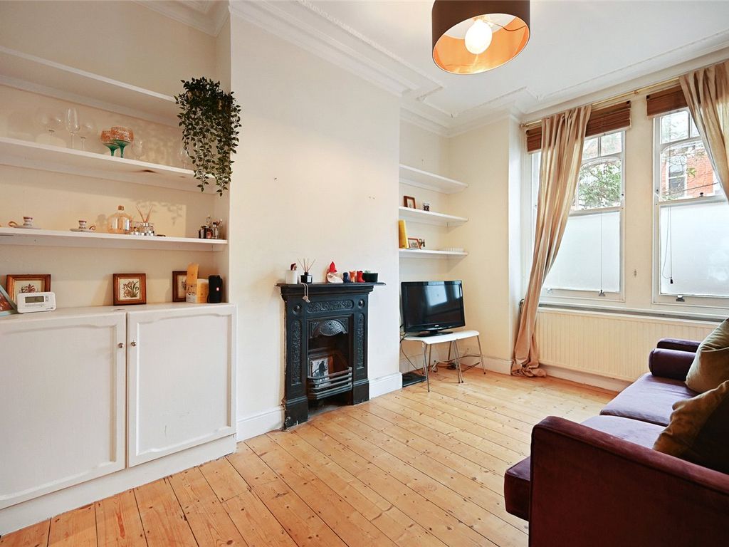 3 bed terraced house to rent in Thorpebank Road, London W12, £3,100 pcm